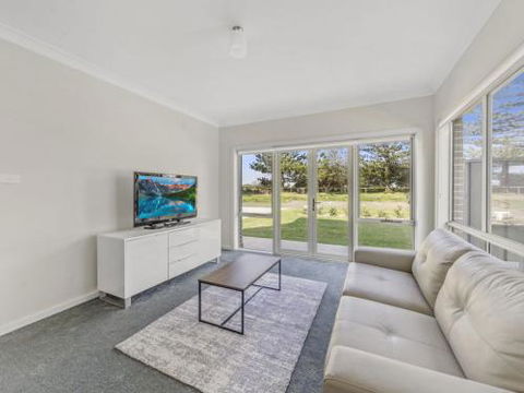SEA MIST Gerringong 4pm Check Out Sundays - Australian Directory 2