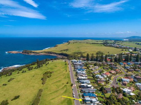 TASMAN DRIVE Gerringong 4pm Check Out Sundays - Australian Directory 1