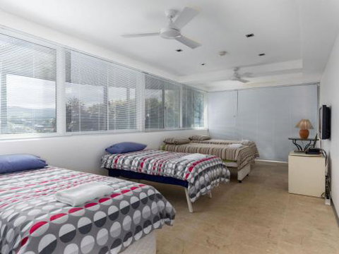 TASMAN DRIVE Gerringong 4pm Check Out Sundays - Australian Directory 2