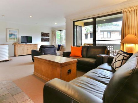 Take Time At Hyams Beach 4pm Check Out Sundays - Australian Directory 1