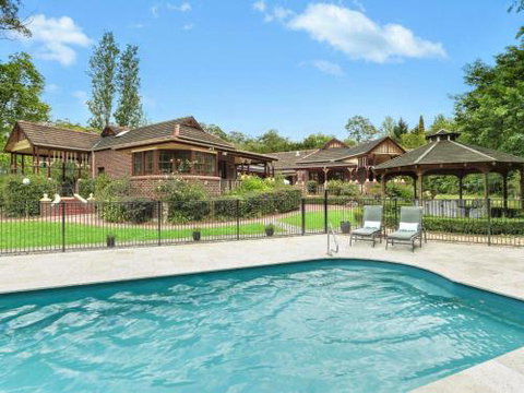 THE ELMS Berry Berry & Surrounds 4pm Check Out Sundays - Australian Directory 0