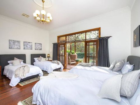 THE ELMS Berry Berry & Surrounds 4pm Check Out Sundays - Australian Directory 6