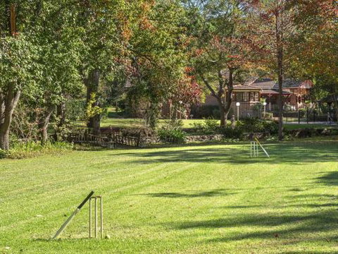 THE ELMS Berry Berry & Surrounds 4pm Check Out Sundays - Australian Directory 5