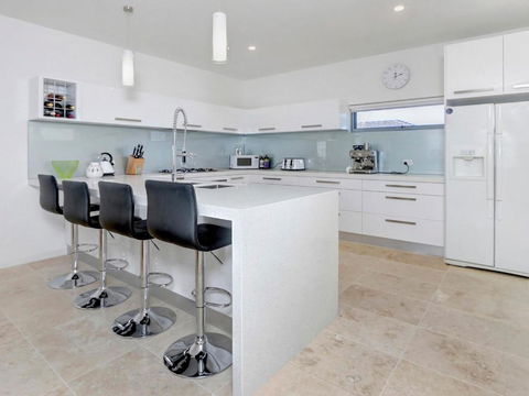 Rosalea By The Bay - Australian Directory 4