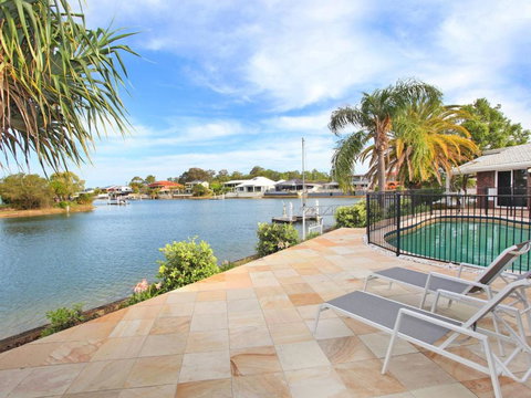 April 19 4 Bedroom Home On Canal With Pool Pontoon Aircon & WiFi! - Australian Directory 3
