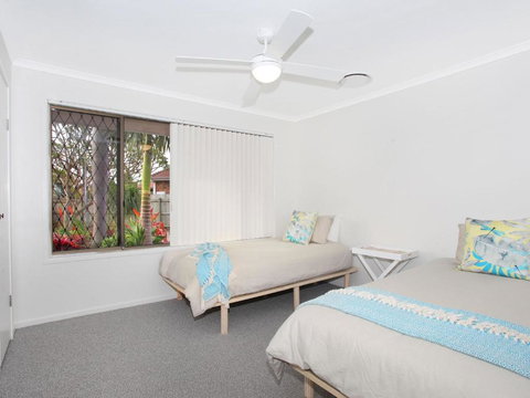 April 19 4 Bedroom Home On Canal With Pool Pontoon Aircon & WiFi! - Australian Directory 2