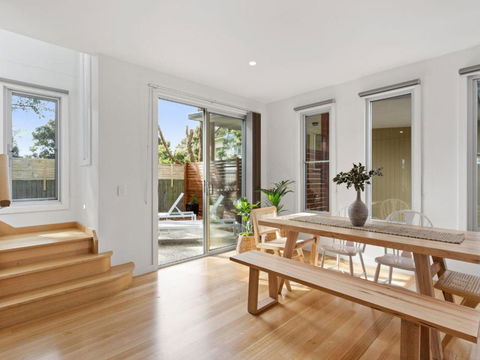 NORMANBY Coastal FREE WIFI & NETFLIX - Australian Directory 1