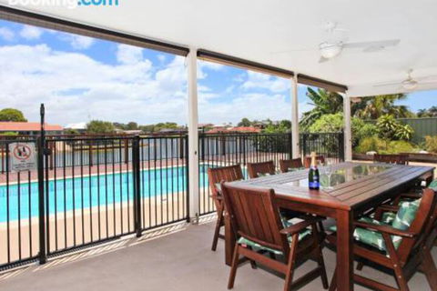 Schirrmann 56 Four Bedroom Home On Canal With Pool Pontoon Aircon & WiFi! - Australian Directory 1
