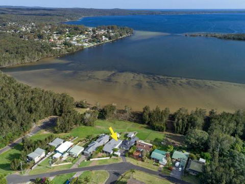 VINCES LANDING OLD EROWAL BAY 4pm Check Out Sundays - Australian Directory 0