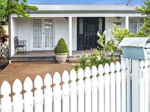 VINCES LANDING OLD EROWAL BAY 4pm Check Out Sundays - Australian Directory 3