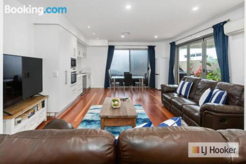 HIGH TIDES On ELLISTON - Australian Directory 1