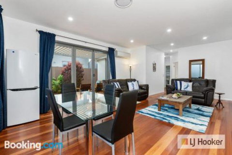 HIGH TIDES On ELLISTON - Australian Directory 2
