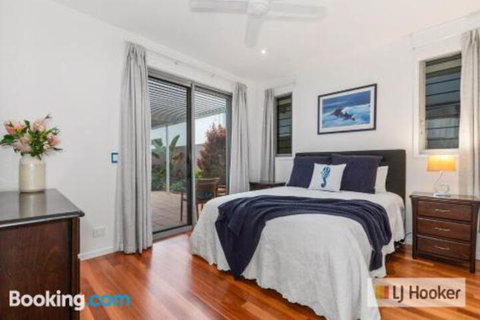 HIGH TIDES On ELLISTON - Australian Directory 6