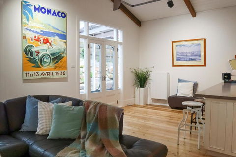 Vintage Charm On St. Leonards - Australian Directory 2