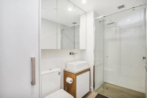 FV Iconic Designer APT, Parking, Near CBD Qfv147-14 - Australian Directory 4