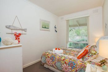 Sorrento Retreat - Australian Directory 6