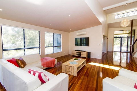 The Holiday House - Australian Directory 3
