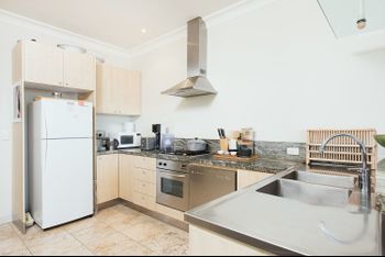 Stylish 2 Bdr Overlooking Parsley Bay H379 - Australian Directory 1