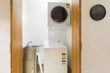 Brand New Heart Of City Executive Apartment - Australian Directory 2