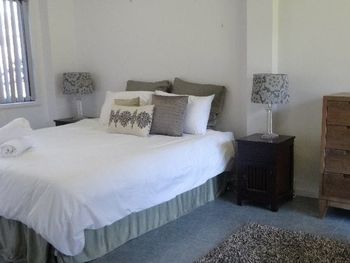 Lakeside Getaway - Australian Directory 6