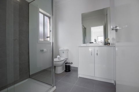 Big Family Fun@ 4 Bedrooms House In Point Cook - Australian Directory 4