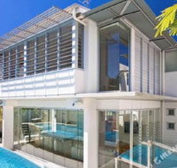 R  W Noosa Holidays 19 the Esplanade - Australian Directory