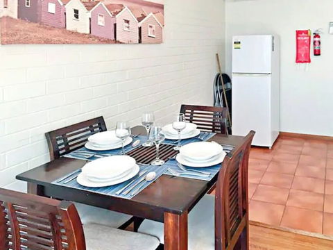 Sun, Beach, Shops, Wifi, Netflix - Australian Directory 4