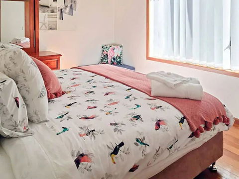 Sun, Beach, Shops, Wifi, Netflix - Australian Directory 2