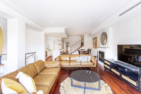 Cottesloe Aqua Retreat - Executive Escapes - Australian Directory 0