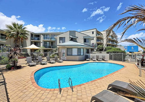 Scarborough Beach Front Resort Shell 13 - Australian Directory 3