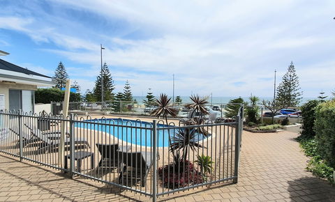 Scarborough Beach Front Resort Shell 13 - Australian Directory 1