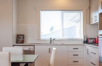 Spacious & Bright 4 Bedroom Home - Australian Directory 2