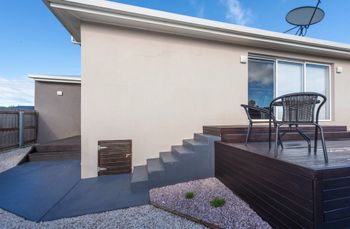 Spacious & Bright 4 Bedroom Home - Australian Directory 5