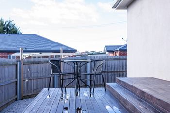 Spacious & Bright 4 Bedroom Home - Australian Directory 6