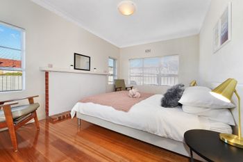 Spacious & Bright 4 Bedroom Home - Australian Directory 4
