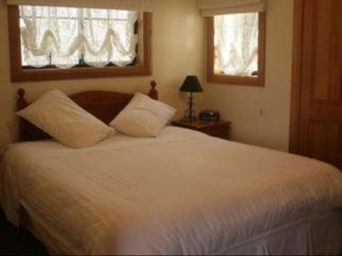 Twin Pines Cottage On Lansdowne - Australian Directory 1