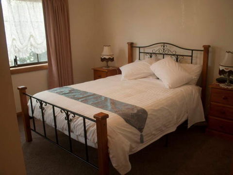 Twin Pines Cottage On Lansdowne - Australian Directory 3