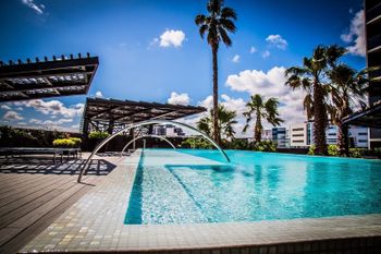 Modern Apartment With Pool & Spa - Australian Directory 0