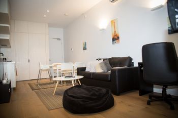 Modern Apartment With Pool & Spa - Australian Directory 5
