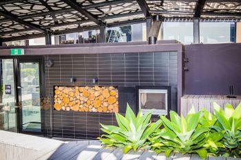 Modern Apartment With Pool & Spa - Australian Directory 4