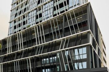 Panoramic Melbourne Views From Stylish Apartment - Australian Directory 0