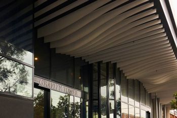 Panoramic Melbourne Views From Stylish Apartment - Australian Directory 3