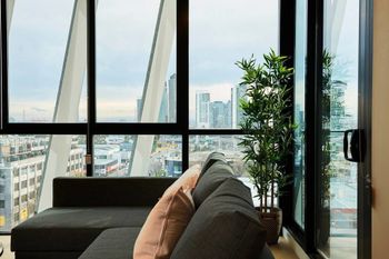 Panoramic Melbourne Views From Stylish Apartment - Australian Directory 5