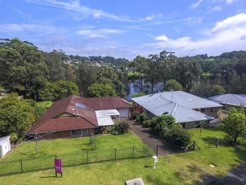 LAKEVIEW - Australian Directory 2