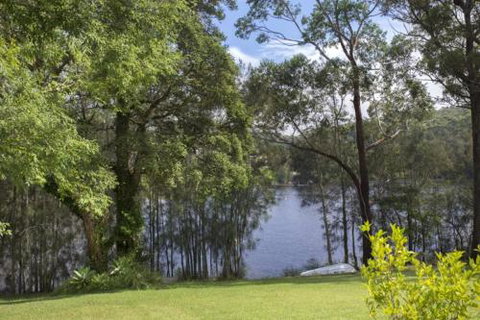 LAKEVIEW - Australian Directory 3