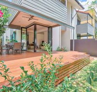 Spacious Home in New Farm For 6 W Parking - Australian Directory