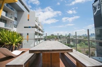 Spacious Apartment Close To Melbourne CBD - Australian Directory 4
