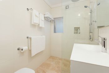 Bondi Beach Waterfront - Australian Directory 1