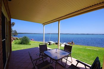 Luxury Waterfront House - Australian Directory 6