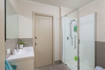 The Executive B & B - Australian Directory 6